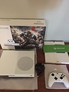 Xbox One S 1tb edition with gears 4