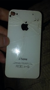 broken apple iphone 4 but probable fixable