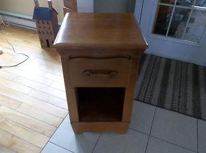 Antique solid wood table with one drawers