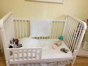 Beautiful Franklin & Ben (Liberty) Crib w Toddler conversion