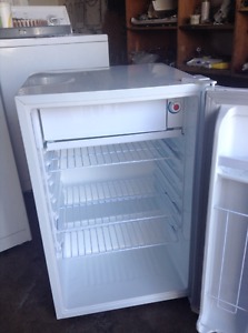 Danby mini fridge with freezer, 4.2 cu ft
