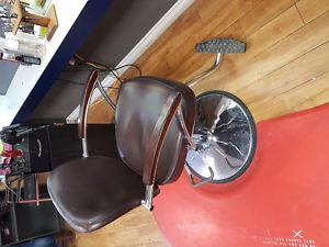 Hydraulic chairs