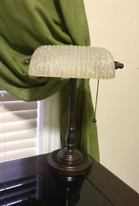 Office desk lamp / Lampe de bureau