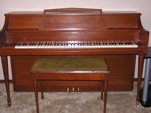 SPINET PIANO