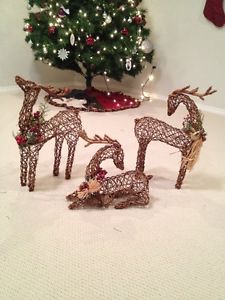 Set of 3 Wicker Reindeer and Christmas Wreath