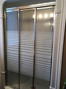 Shower doors for sale in excellent condition