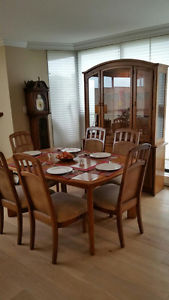Solid Oak 9 pc Dining Room Set