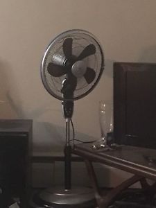 Standing floor fan with remote