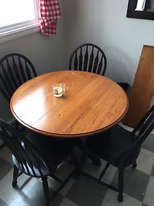 Table and chairs 100$ OBO