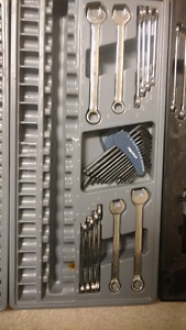 Tool trays and air tools