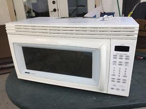 Under cabinet mount or stand alone microwave
