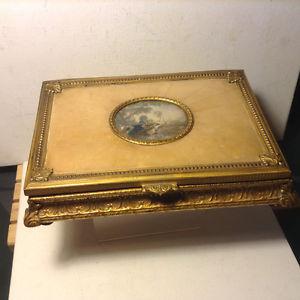 VINTAGE MADE ITALIAN GOLD GILT FLORENTINE BOX