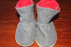 toddler size 8 slippers lot $5