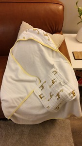 Aden & Anais Hooded Towel & Washcloth set euc