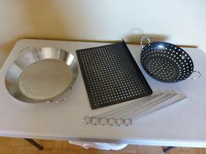 BBQ WOKS, PERFORATED COOKING SHEETS & 6 SKEWERS