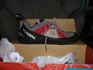 Climbing shoes Scarpa size 9Men (never worn, fits tight)