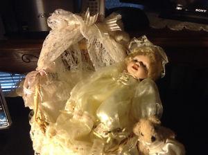Collection Doll Baby With Basket Ceramica