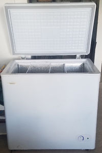 Danby Chest Freezer - 5.5 cubic feet (156 liters)