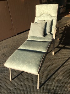 Metal lounge patio chair includes cover and 2 pillows all