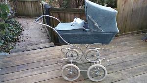 Vintage Doll Buggy / carriage