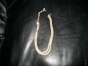 Wanted: selling a pearl necklace for 80$ Firm Excellent