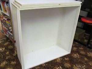 White Bookshelf with 2 adjustable shelves
