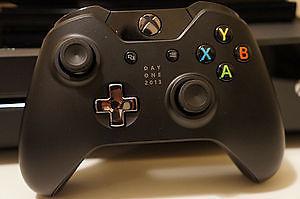 XBOX ONE wireless controller (day one edition)