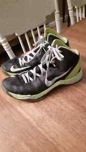 size 8 NIKE basketball sneakers