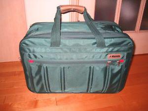 very good soft sided Samsonite suitcase 20 x 13 x 8"