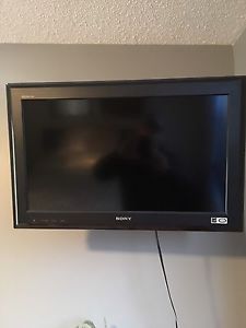 27" Sony Bravia TV with wall mount