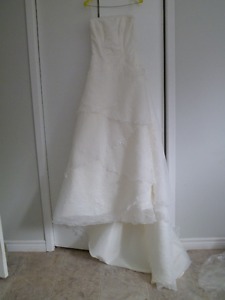A Must See Never been worn Beautiful gown