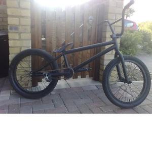 ALL BLACK BMX