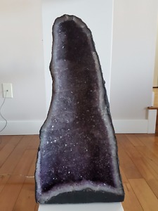 Amethyst Geode Chapel - Large