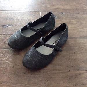 Black shoes size 10