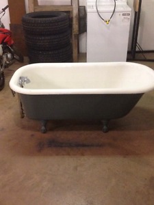 Claw foot bath tub