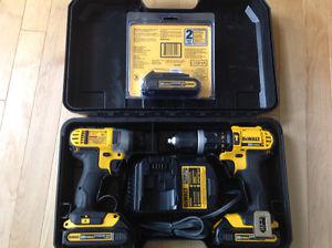 Dewalt hammer drill/ Impact combo with extra battery