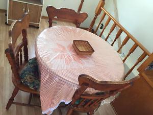 Dining room set including 4 chairs