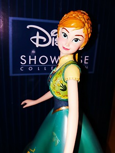Enesco Disney Showcase Collection Frozen Fever Anna Statue