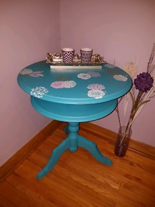Floral design refinished side/hall table
