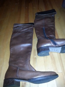 Ladies tall brown boots.
