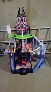 Monster High Catacombs