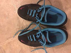 Nike sneakers training shoes size 6 almost new