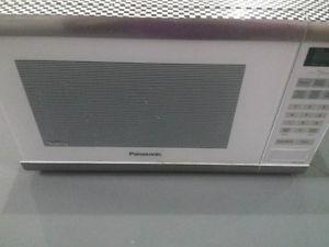 Panasonic microwave watt and 1.2 cuft