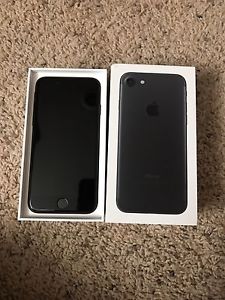 Unlocked 32GB iPhone 7 - Black