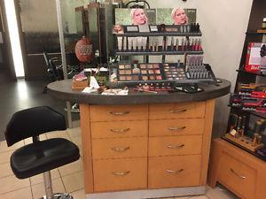 mint condition makeup table