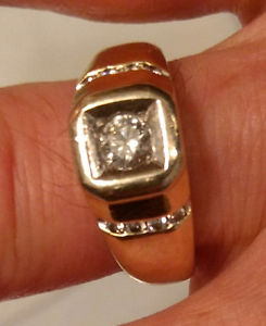 $ value man's yellow gold ring 10 cwt nine diamonds