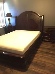 6pc queen size solid wood bedroom suite