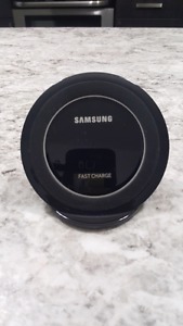 Black Samsung Original Wireless Fast Charging Stand