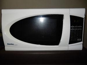 Danby Designer 1.1 cu ft Microwave Oven