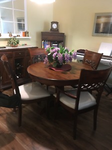 Dining table & chairs w/buffet